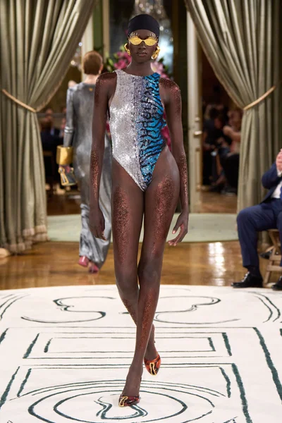 Look 30